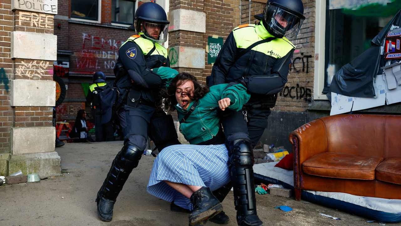 আমস্টারডামে গাজা যুদ্ধের প্রতিবাদ সমাবেশে পুলিশ ও বিক্ষোভকারীদের সংঘর্ষ