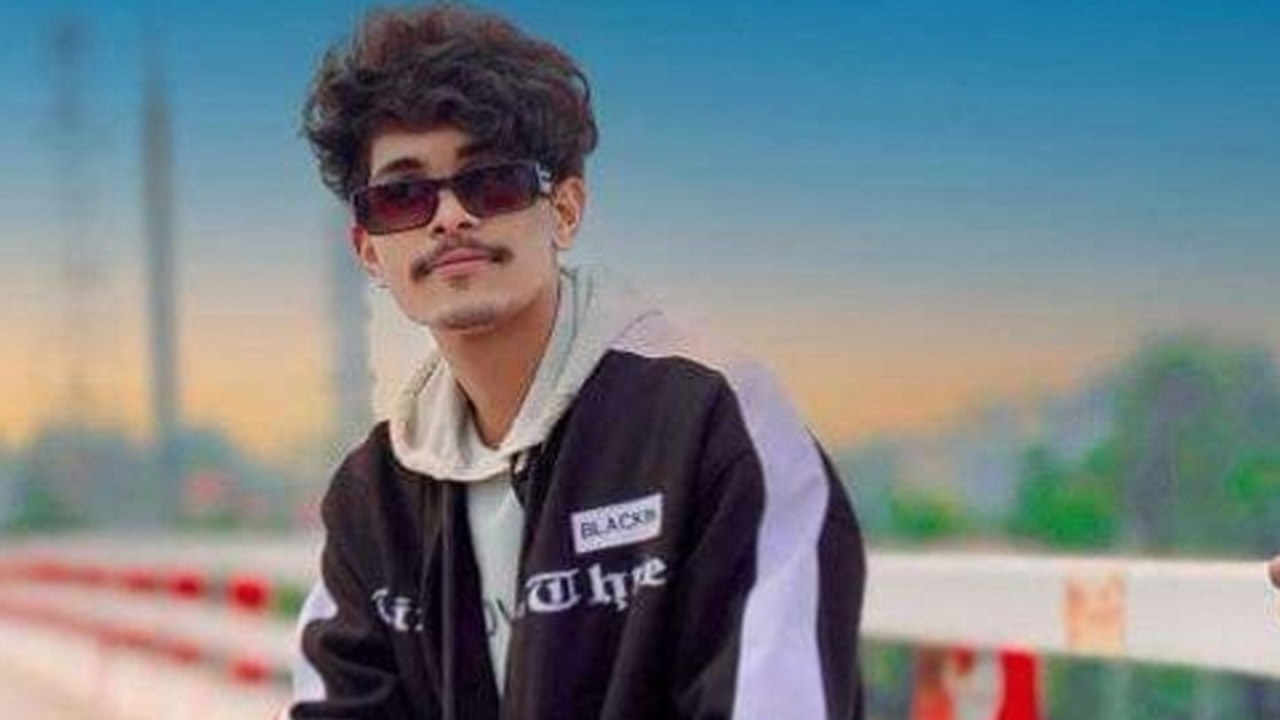 সড়ক দুর্ঘটনায় মামুন সমাদ্দার (২২) নামে একজন নিহত / ছবি: দেশ টিভি