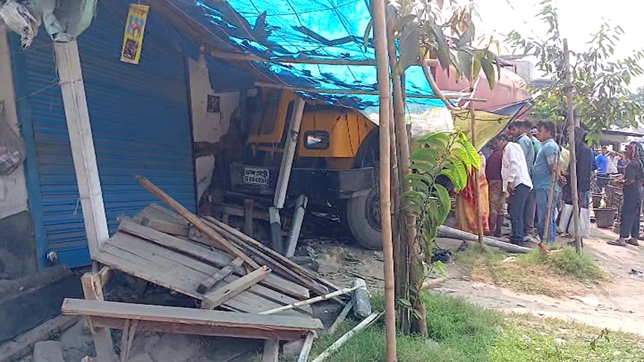 ট্যাংক লরির চাপায় দুই জন নিহত / ছবি: দেশ টিভি