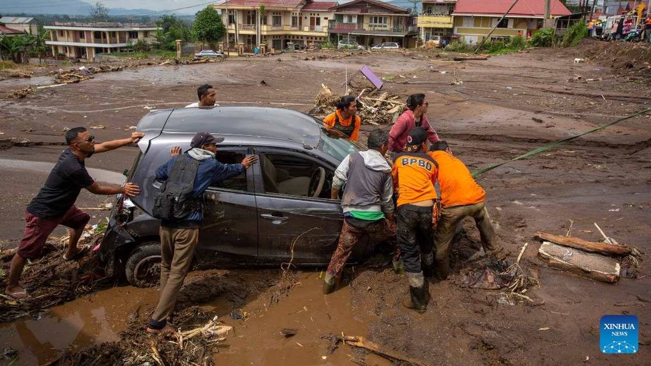 ইন্দোনেশিয়ায় বন্যা ও আগ্নেয়গিরির লাভায় নিহত বেড়েছে / ছবি: সংগৃহীত