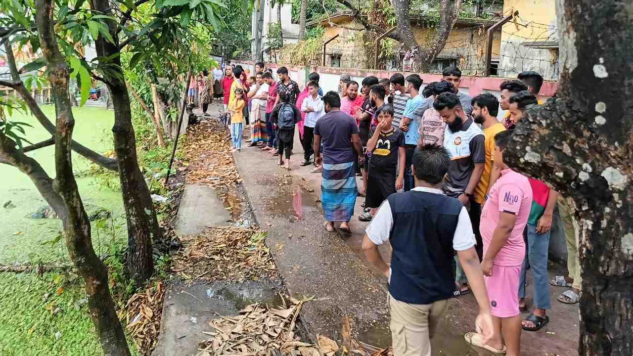 মুন্সিগঞ্জে পুকুর থেকে ভাসমান মরদেহ উদ্ধার / ছবি: দেশ টিভি