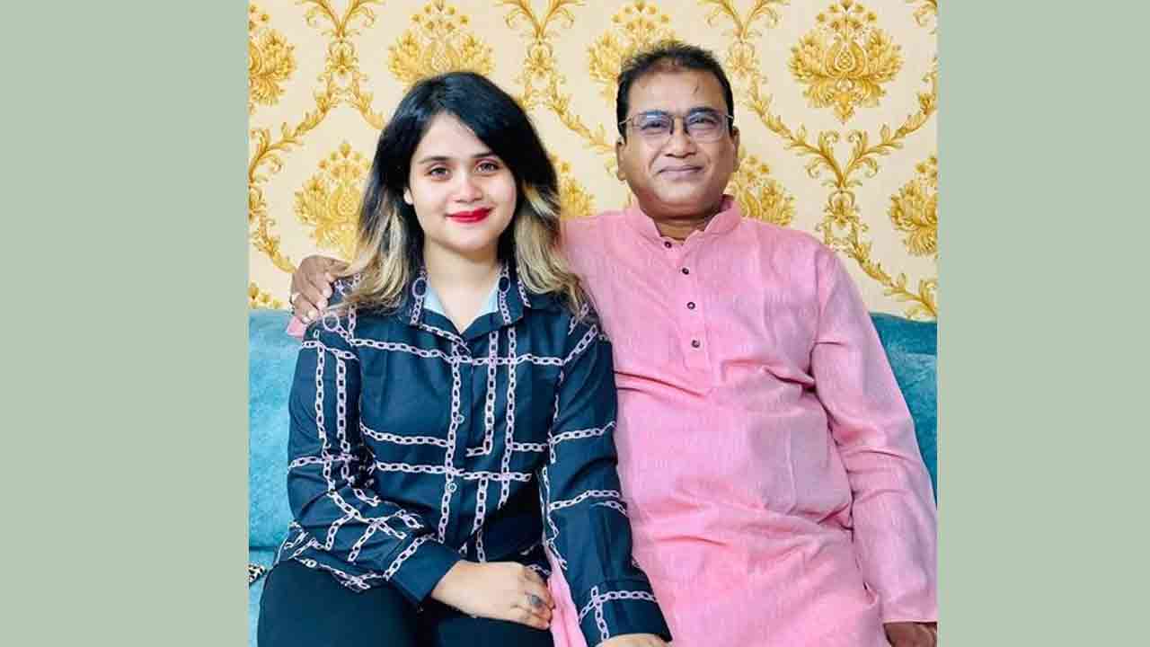 মেয়ে মুমতারিন ফেরদৌস ডরিনের সঙ্গে সংসদ সদস্য আনোয়ারুল আজীম (ছবি-ফেসবুক থেকে নেওয়া)