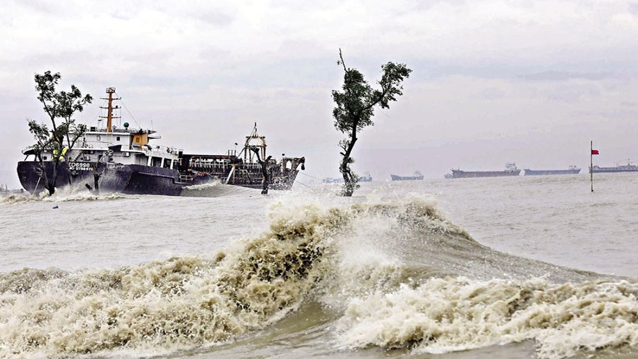 রিমালের প্রভাব: ১৫ জেলায় ৫ ফুট উচ্চতার জলোচ্ছ্বাসের শঙ্কা