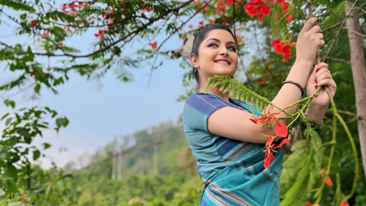 মনে রং লেগেছে পরীমণির