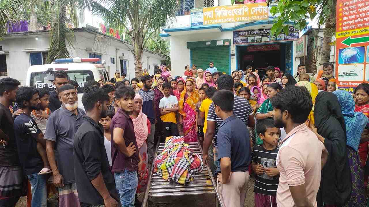 মুন্সীগঞ্জের শ্রীনগরে গাছ থেকে পড়ে যুবকের মৃত্যু