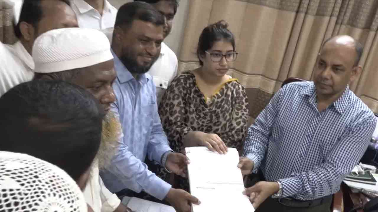 শেষ দিনে প্রার্থীদের মনোনয়ন পত্র দাখিল