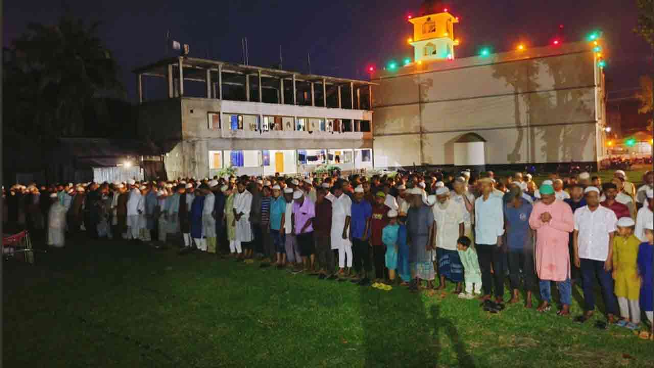 নকলার পৌরশহরের কায়দা বাজারদী গোরস্থানে শায়িত হলেন সীমানা ( ছবি-দেশ টিভি)