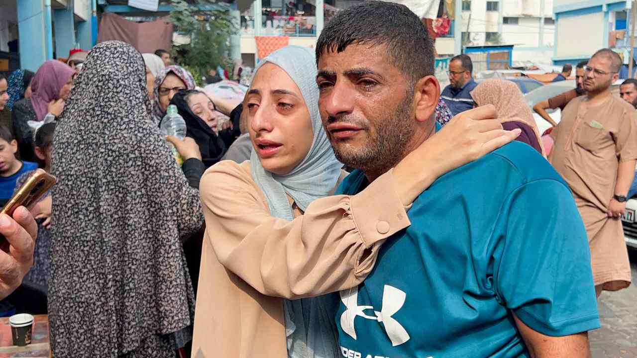 নুসিরাত এলাকায় জাতিসংঘের একটি স্কুলে ইসরায়েলি জঙ্গীবিমান থেকে বোমা বর্ষণ, নিহত ২৭ / ছবি: আলজাজিরা