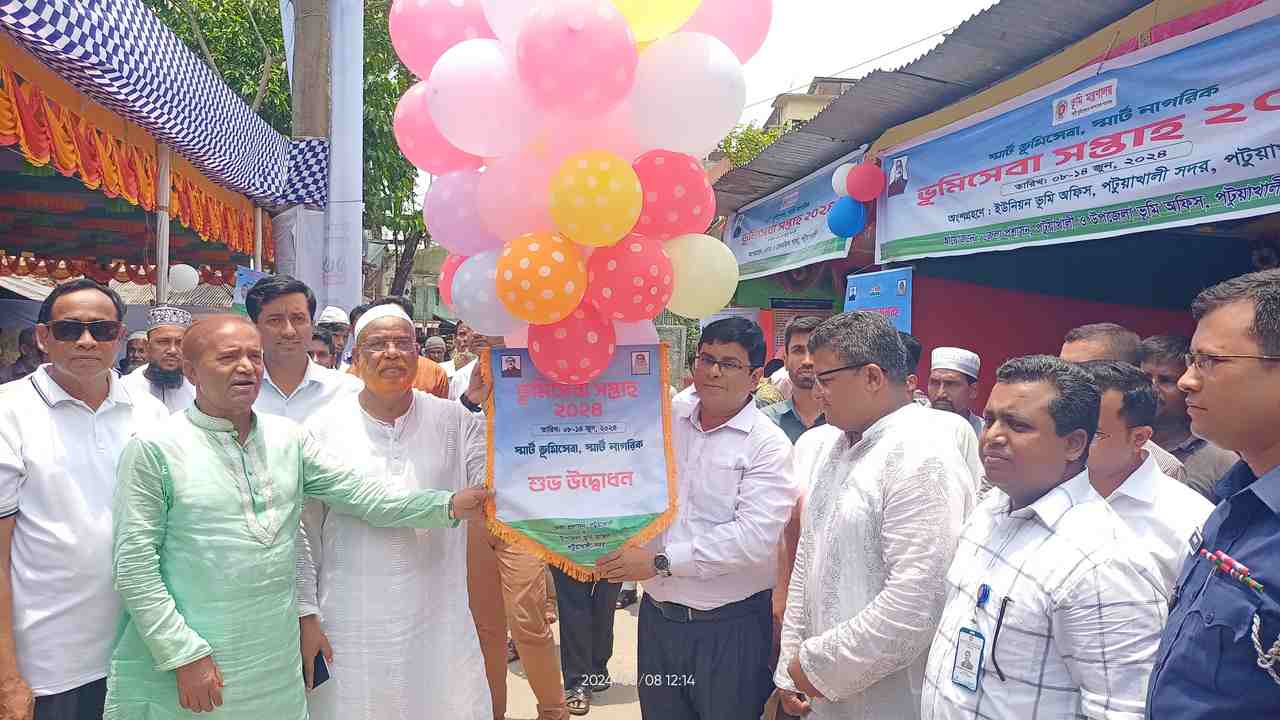 পটুয়াখালীতে বর্ণিল আয়োজনে ভূমিসেবা সপ্তাহ উদ্বোধন