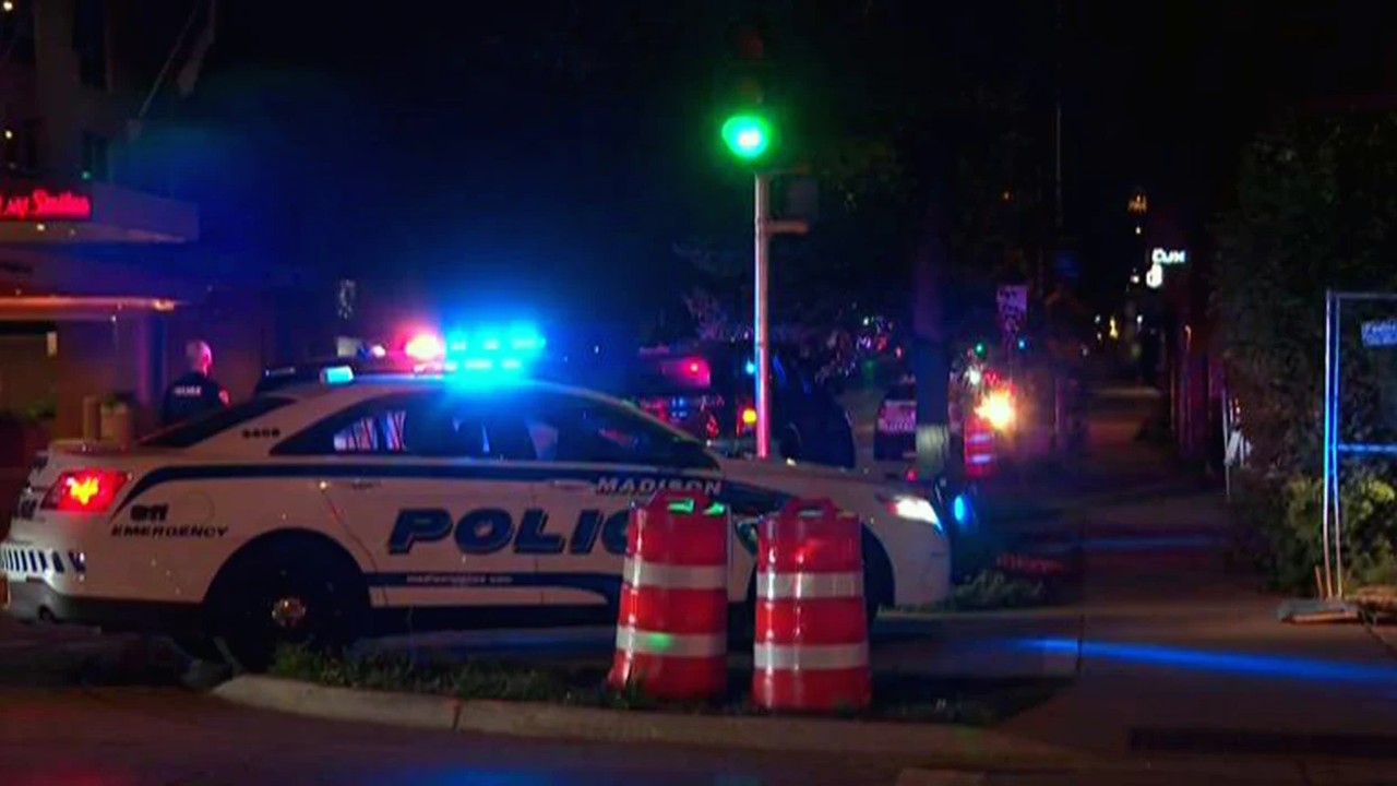 যুক্তরাষ্ট্রের উইসকনসিন অঙ্গরাজ্যে রবিবার গুলির ঘটনায় বেশ কয়েকজন আহত হয়েছেন / ছবি: এনবিসিনিউজ