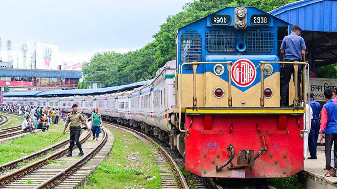 &lsquo;ঈদ স্পেশাল ট্রেন&rsquo; চলাচল শুরু