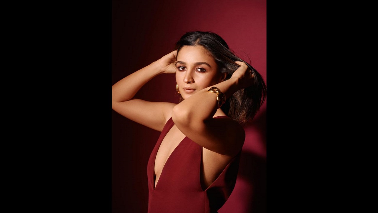 আলিয়ার পোস্ট ঘিরে রহস্য