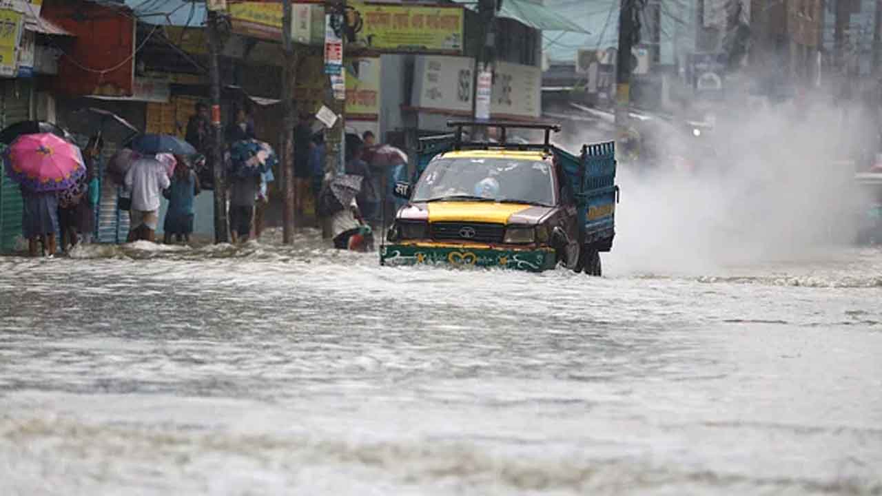 সিলেটে ভারী বৃষ্টিতে ঈদ আনন্দ ম্লান