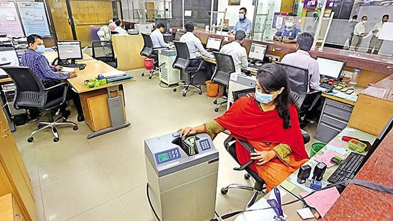 অফিস-আদালত খুলছে বুধবার, চলবে নতুন সূচিতে