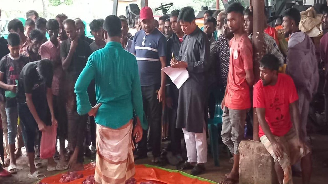 সাবেক মেয়রদের নামে কোরবানি দিলেন ফজলুর রহমান