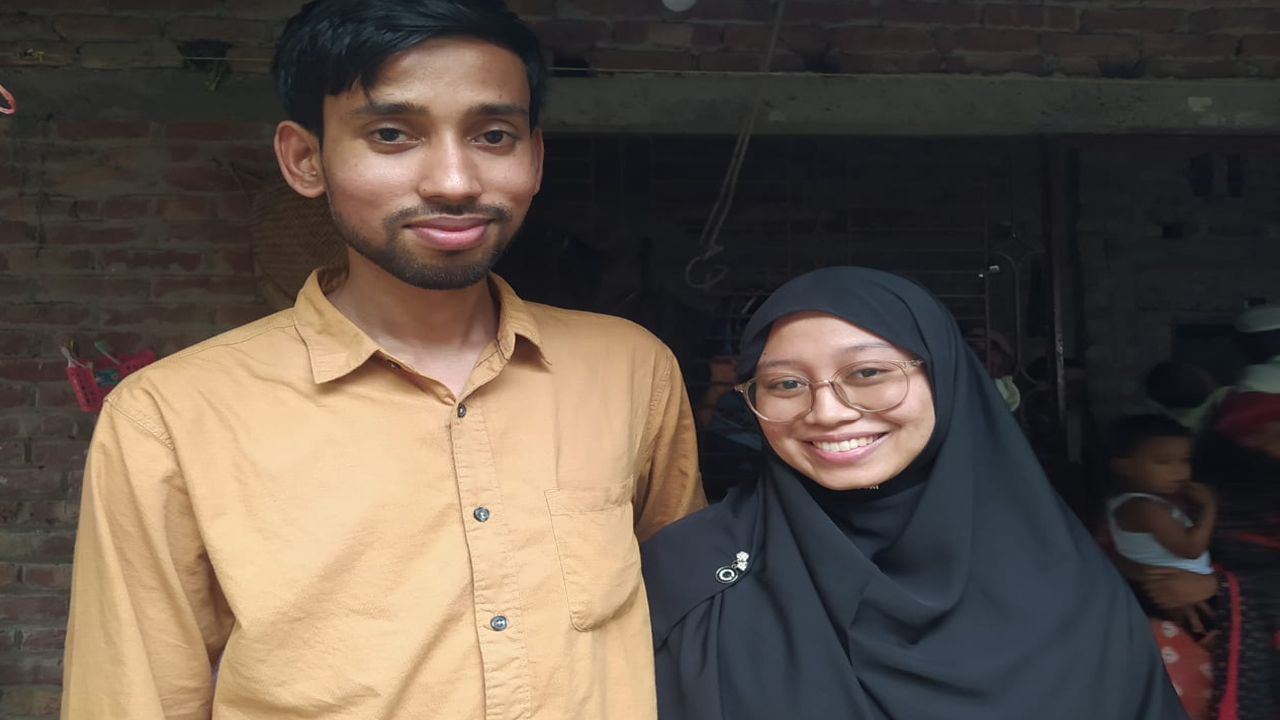 ইন্দোনেশিয়ার তরুণী বধূ সেজে এলেন জয়পুরহাটে