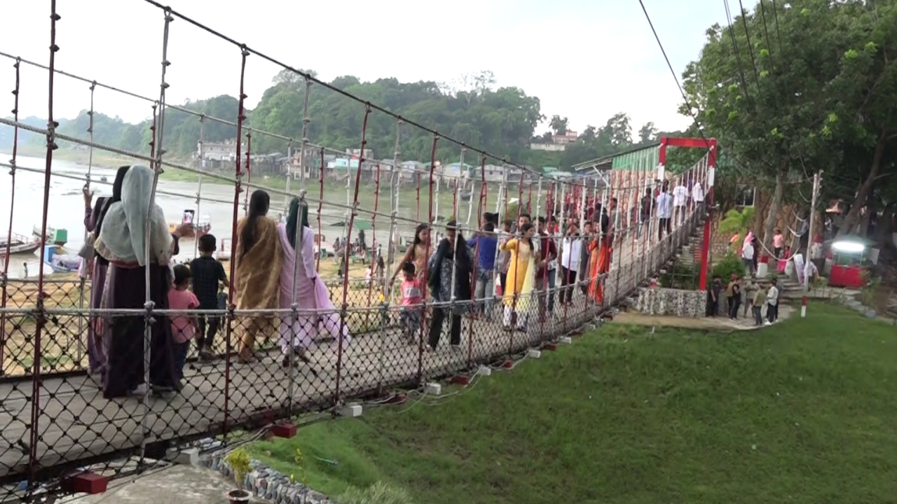 ঈদের ছুটিতে পর্যটকের পদচারণায় মুখর রাঙামাটি