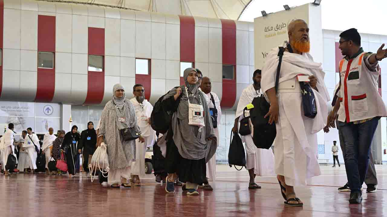 পবিত্র হজ পালন শেষে দেশে ফিরেছেন ৩৯২০ জন&zwnj;