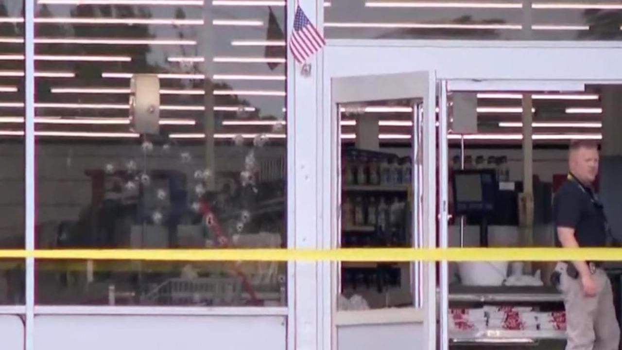 আরকানসাসে ম্যাড বুচার মুদি দোকানে বন্দুকধারীর গুলিতে হতাহতের ঘটনা ঘটে / ছবি: দি নিউইয়র্ক টাইমস