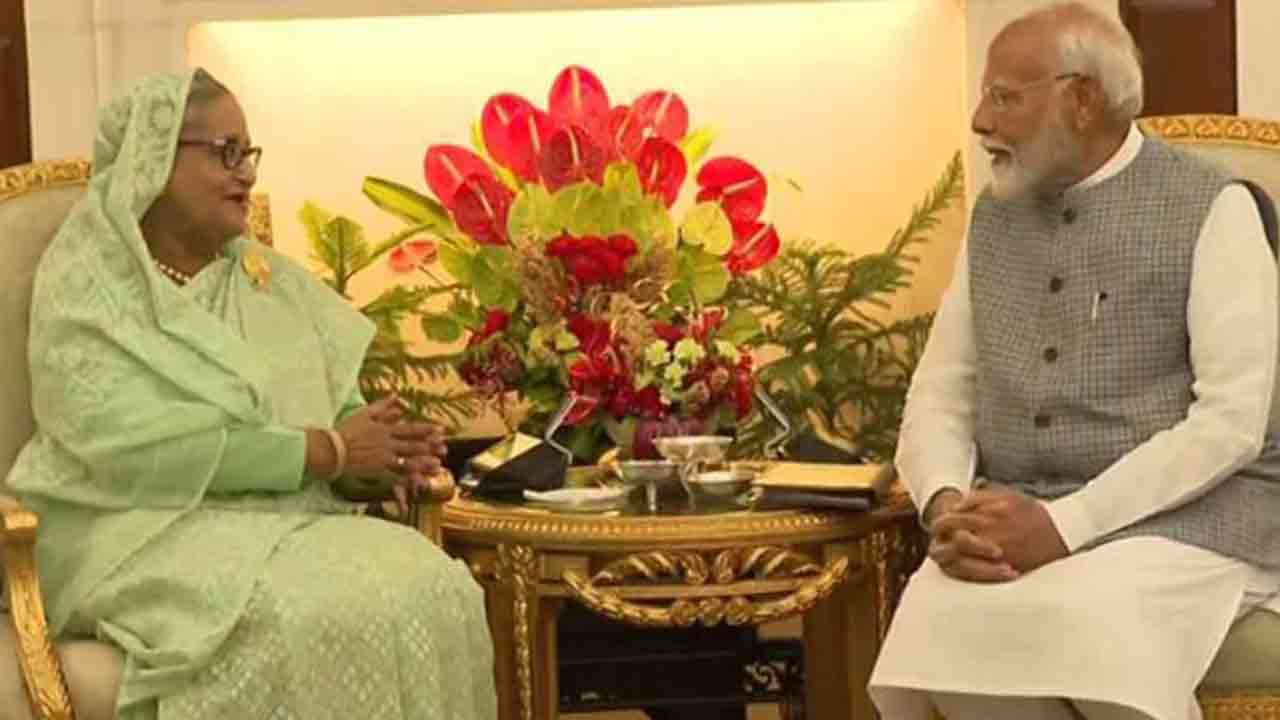 প্রধানমন্ত্রী শেখ হাসিনা-ভারত প্রধানমন্ত্রী নরেন্দ্র মোদি বৈঠক