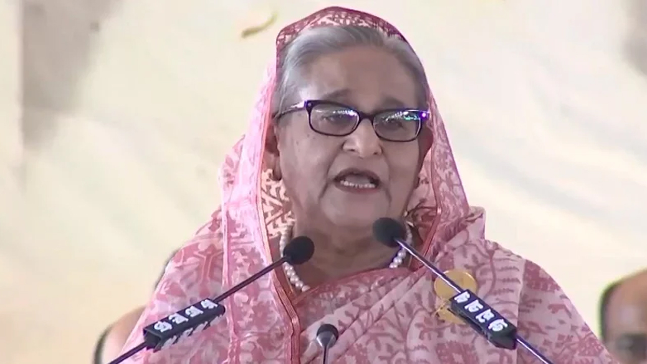 বক্তব্য রাখছেন প্রধানমন্ত্রী শেখ । ছবি: সংগৃহীত