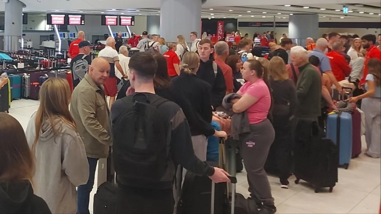 বিদ্যুত বিভ্রাটে ম্যানচেস্টার বিমানবন্দরের সব ফ্লাইট বাতিল