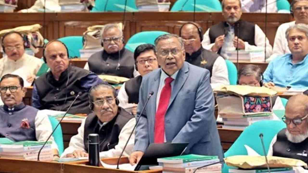 বিদেশি নাগরিকরা ১৩০ মিলিয়ন ডলার নিয়ে গেছেন&nbsp;