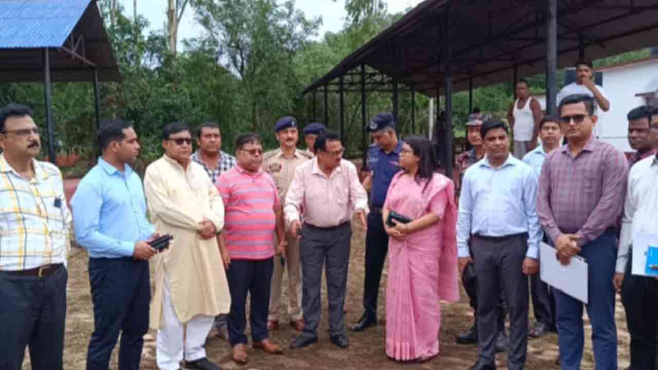 সীমান্ত হাট পরিদর্শনে হাট ব্যবস্থাপনা কমিটির নেতৃবৃন্দরা