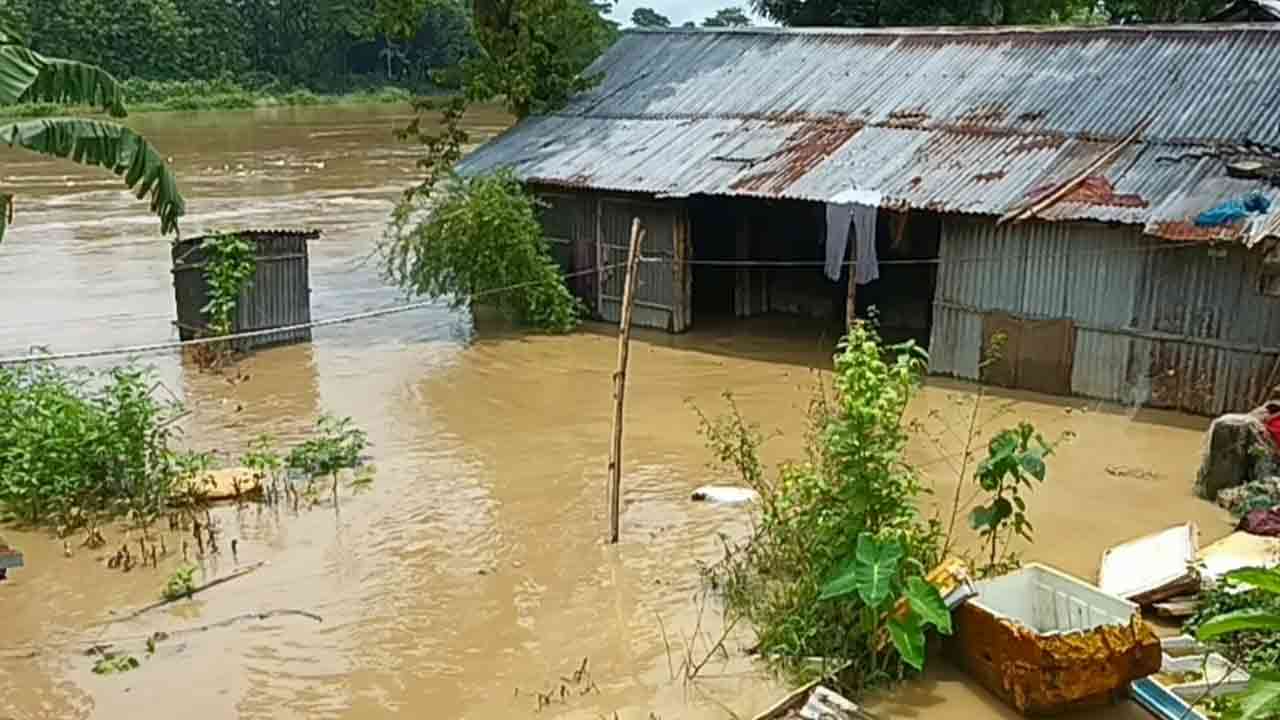 মৌলভীবাজারে তিন নদীর পানি বিপৎসীমার ওপরে