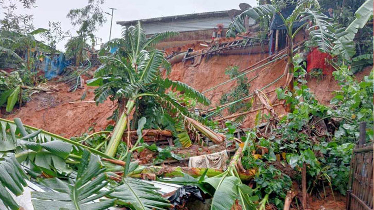 রোহিঙ্গা ক্যাম্পে পাহাড় ধসে দুই রোহিঙ্গাসহ ৩ জনের মৃত্যু&nbsp;