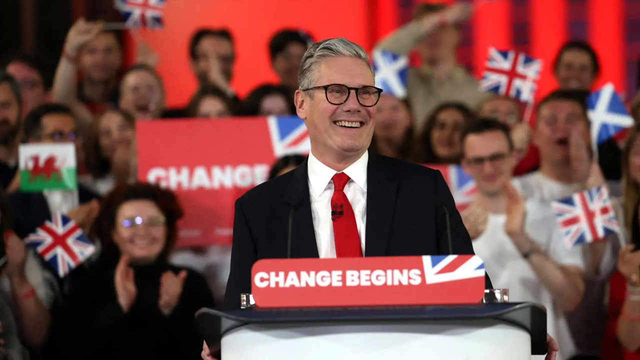 ব্রিটেনে লেবার পার্টির নিরঙ্কুশ জয়