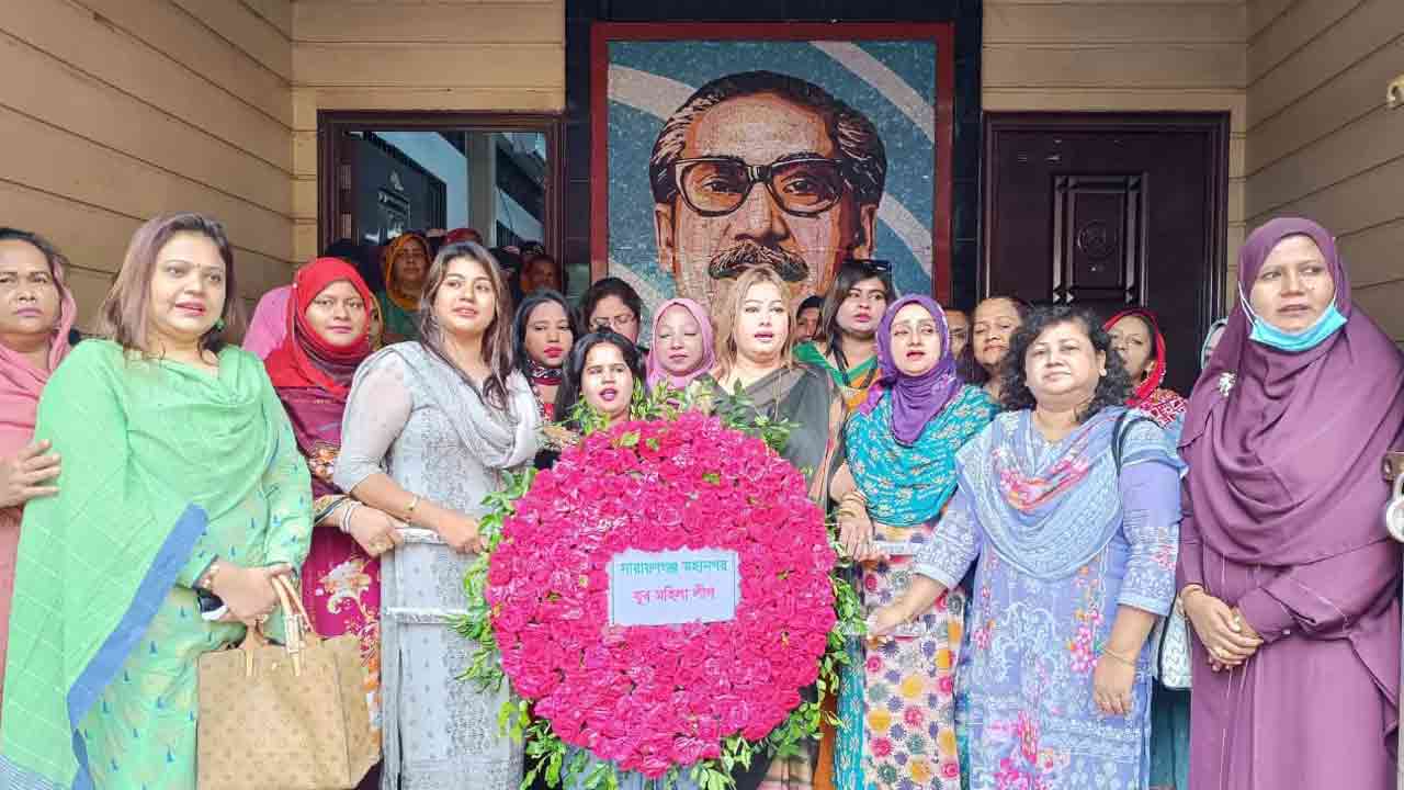 প্রধানমন্ত্রীর জন্য দোয়া করলেন নারায়ণগঞ্জের নারীরা