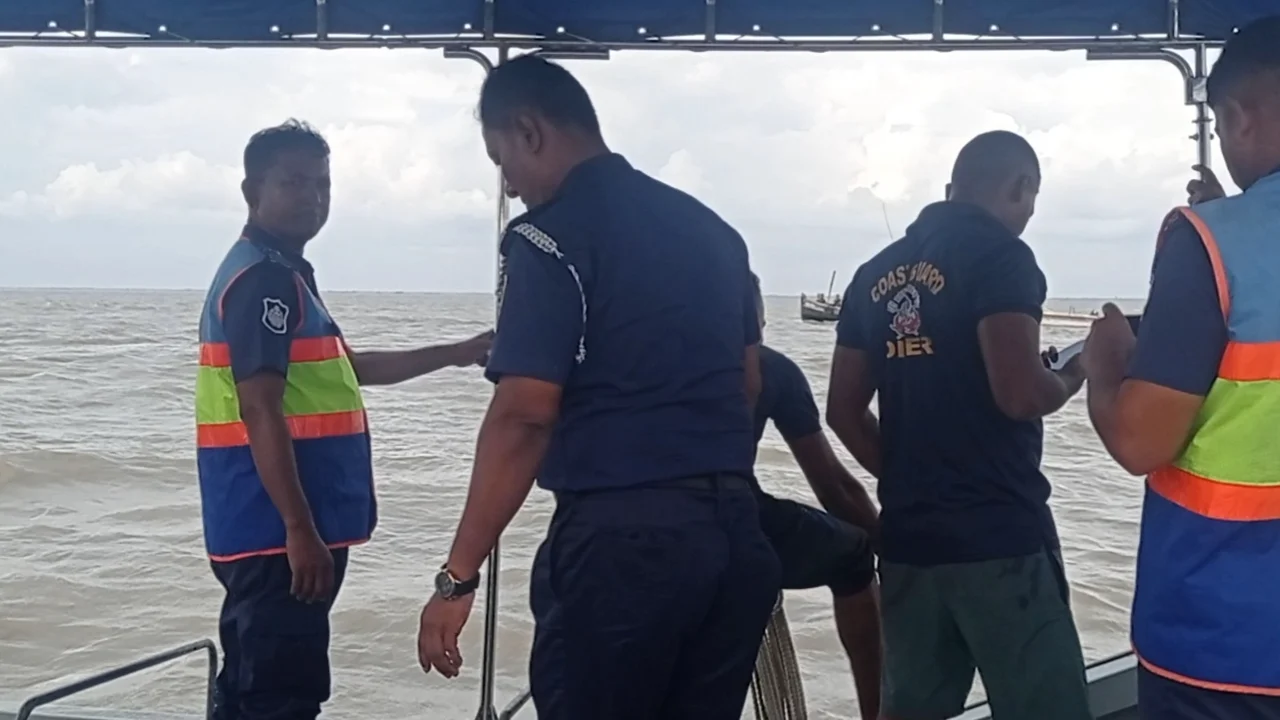 মেঘনায় ড্রেজার ডুবি:  নিঁখোজ ২ শ্রমিকের লাশ উদ্ধার