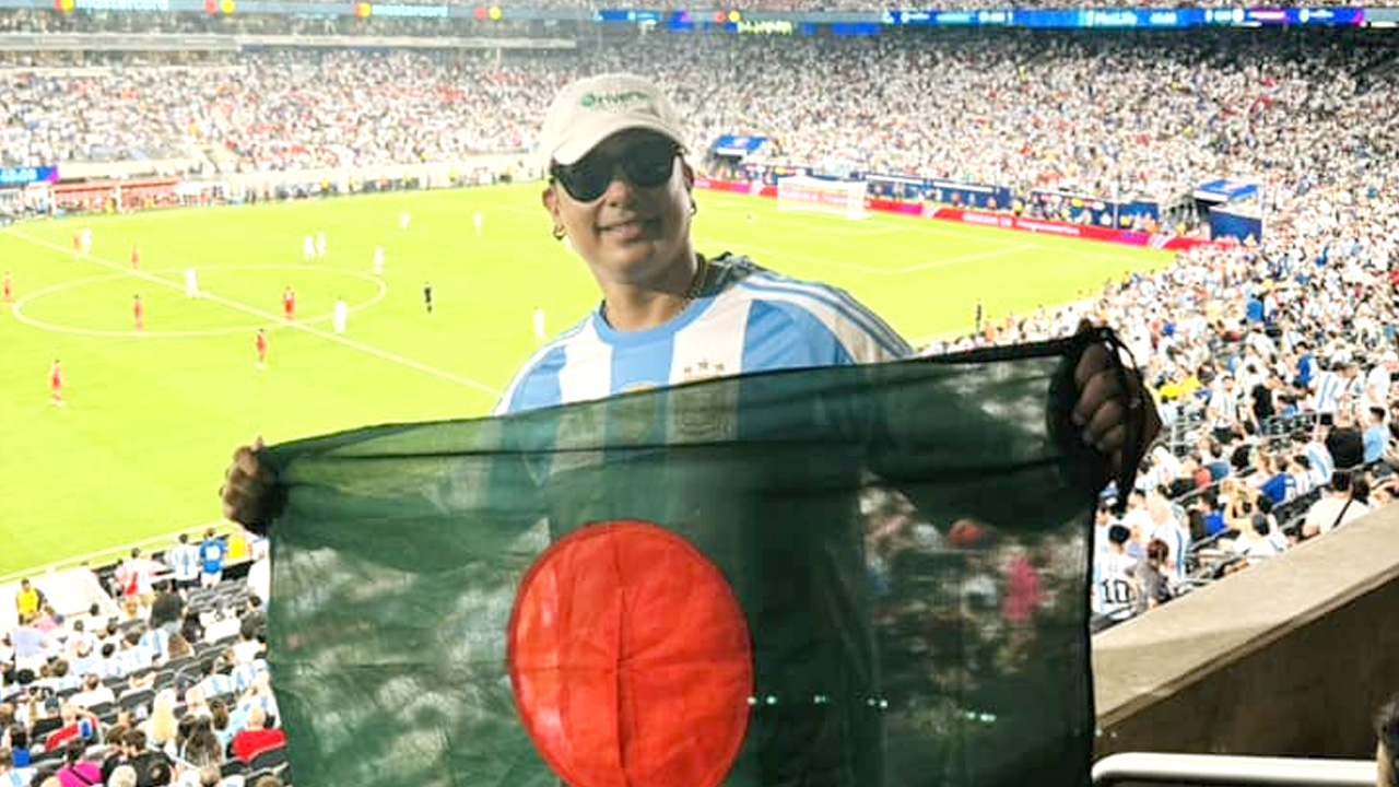 মাঠে বসে আর্জেন্টিনার জয় দেখলেন জায়েদ খান