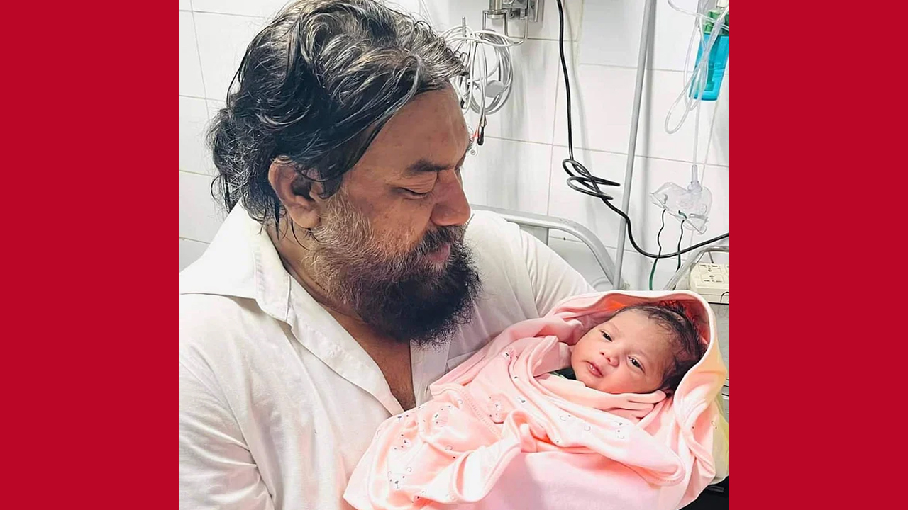 বাবা হয়েছেন চাষী আলম। ছবি: সংগৃহীত