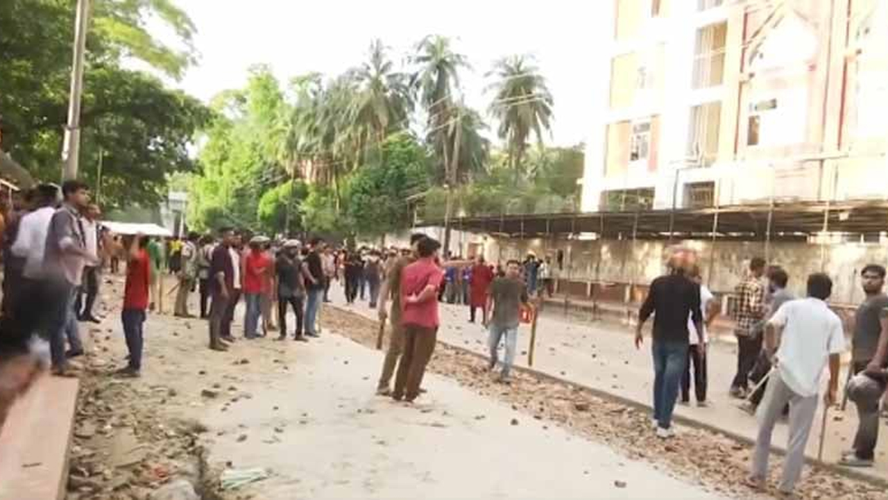 রণক্ষেত্র ঢাকা বিশ্ববিদ্যালয়