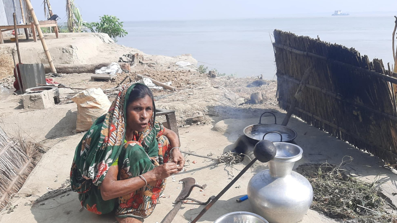 হুমকির মুখে দৌলতদিয়া ফেরিঘাট