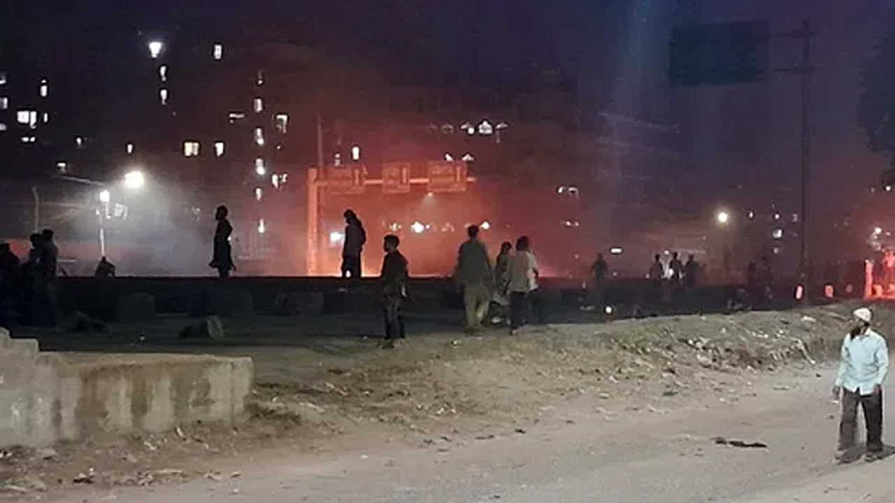 যাত্রাবাড়ীর হানিফ ফ্লাইওভারে সংঘর্ষ, গুলিতে নিহত ১