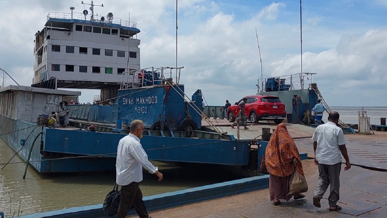 স্বাভাবিক হয়েছে পাটুরিয়া-দৌলতদিয়া নৌরুট