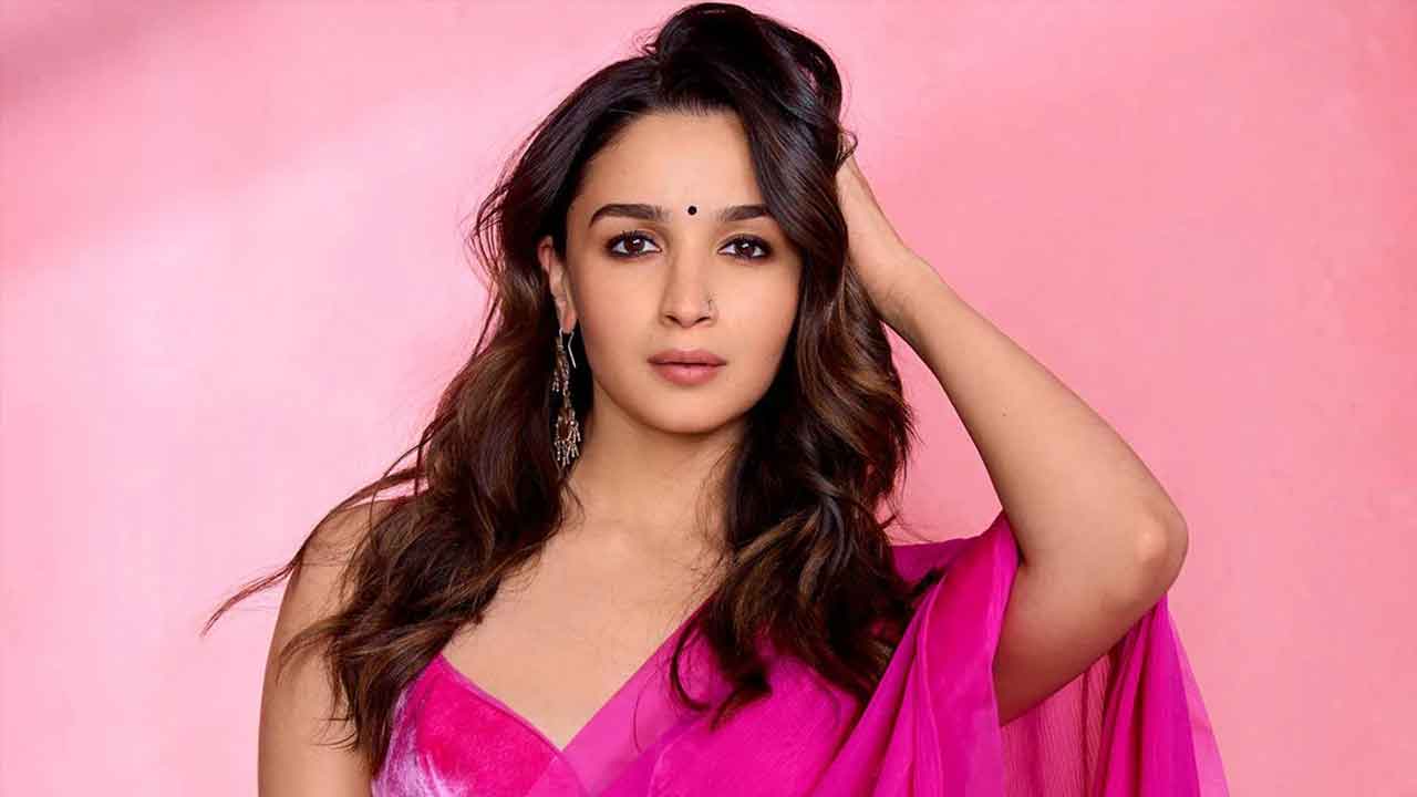 ৩০ বছরের অভ্যাস বদলে দিলেন আলিয়া