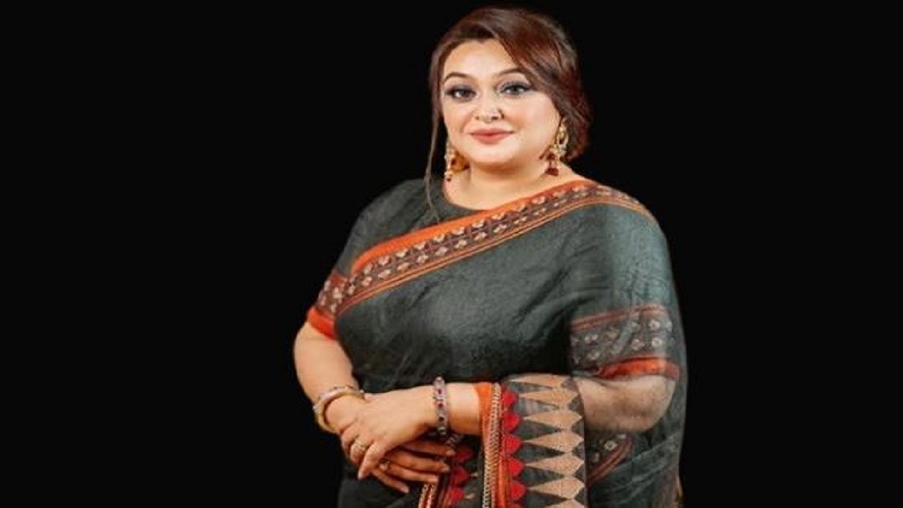 গা ঢাকা দিয়েছেন বাহার কন্যা সূচনা