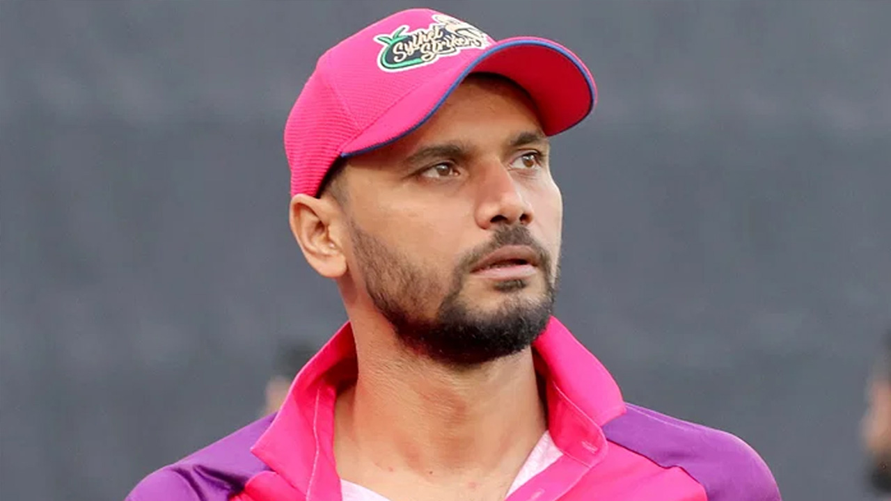 শিক্ষার্থীদের সঙ্গে থাকতে না পেরে মাশরাফীর আফসোস