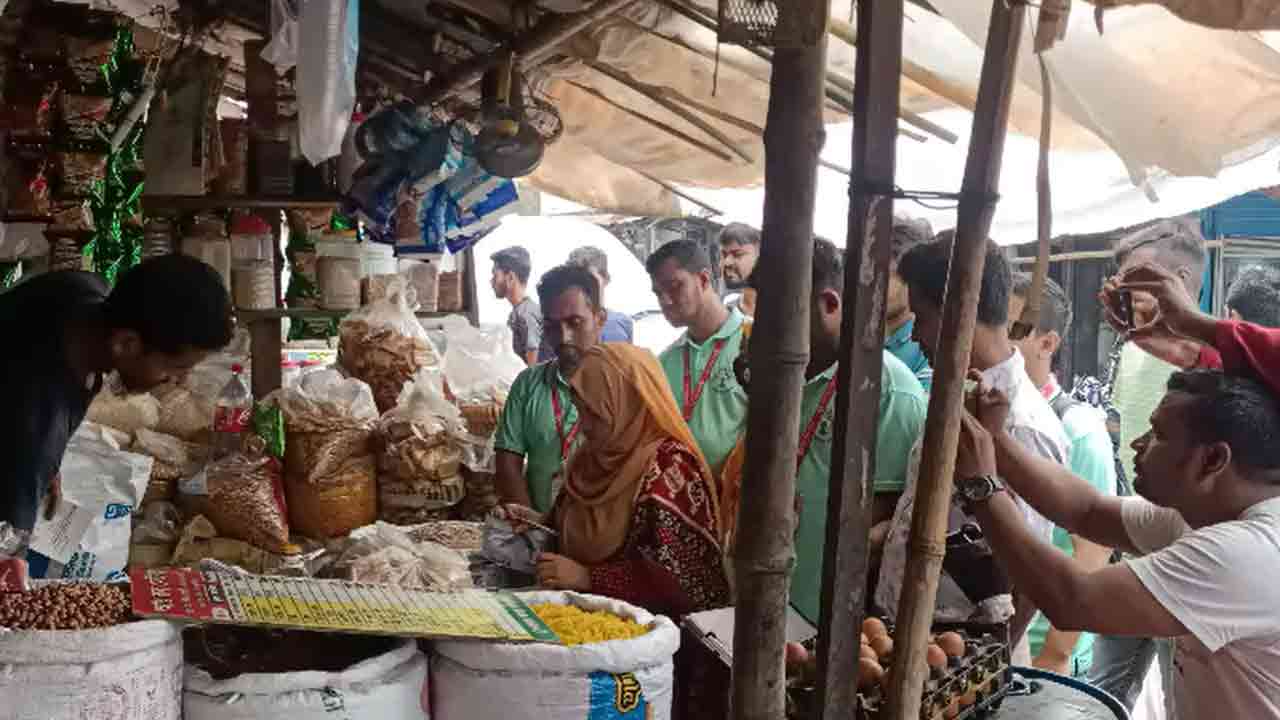 মাদারীপুরে শিক্ষার্থী ও ভোক্তা অধিকারের বাজার মনিটরিং অভিযান&nbsp;