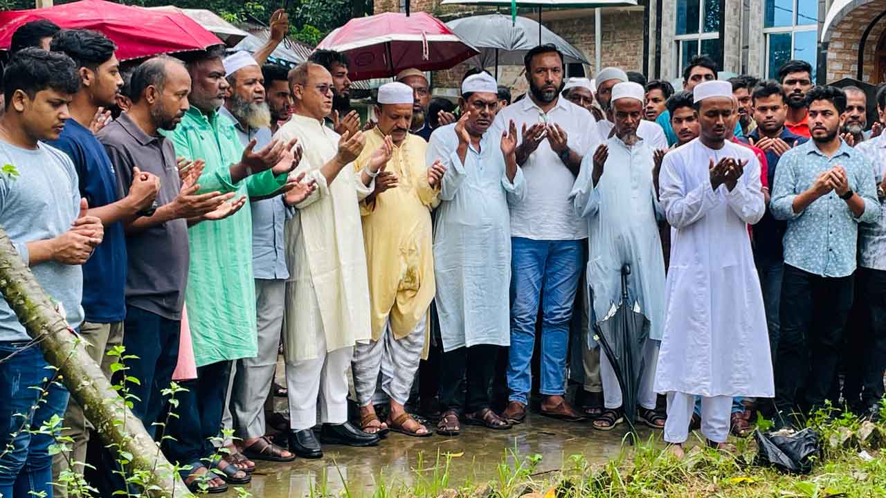 ফেনীতে ছাত্র আন্দোলনে নিহত শহীদ পরিবারগুলোর পাশে বিএনপি নেতা জনি