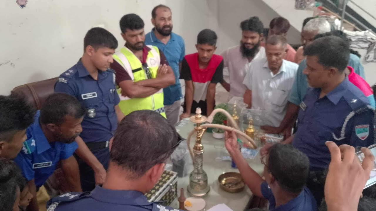 চেয়ারম্যানের পাঠাগার থেকে মদের বোতল ও ইয়াবা উদ্ধার