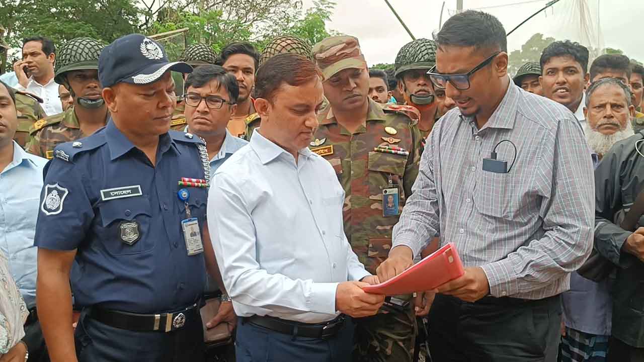ব্রাহ্মণবাড়িয়ায় বন্যায় পানিবন্দি ১২শ পরিবার, পরিদর্শনে জেলা প্রশাসক