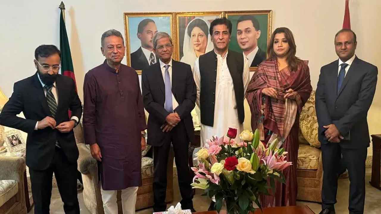 পাকিস্তানের হাইকমিশনারের সঙ্গে  বৈঠকে বিএনপি মহাসচিব। ছবি: সংগৃহীত