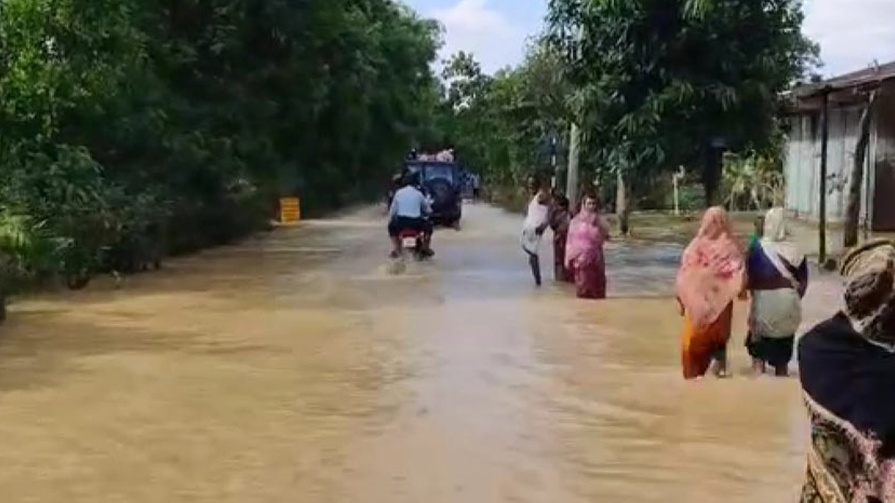ফেনীতে বন্যায় ১৭ জনের মৃত্যু