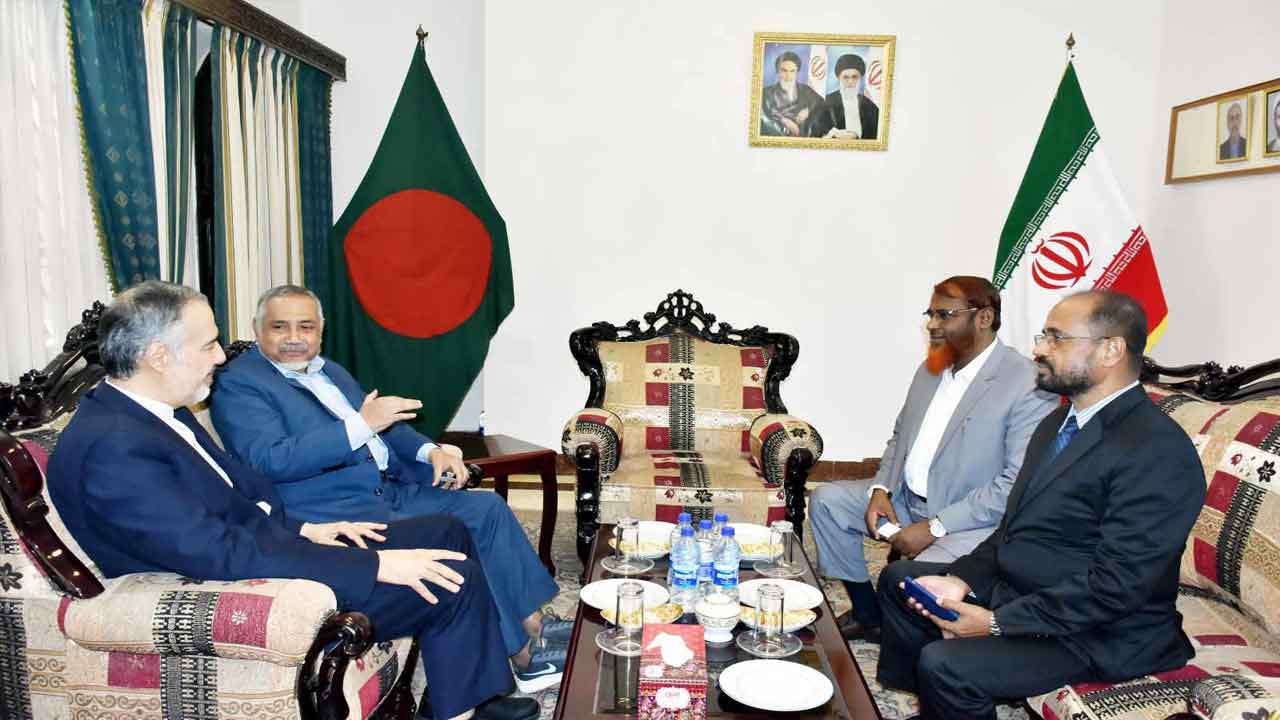 ইরানি রাষ্ট্রদূতের সঙ্গে সৌজন্য সাক্ষাৎ করেছেন বাংলাদেশ জামায়াতে ইসলামীর প্রতিনিধি দল।