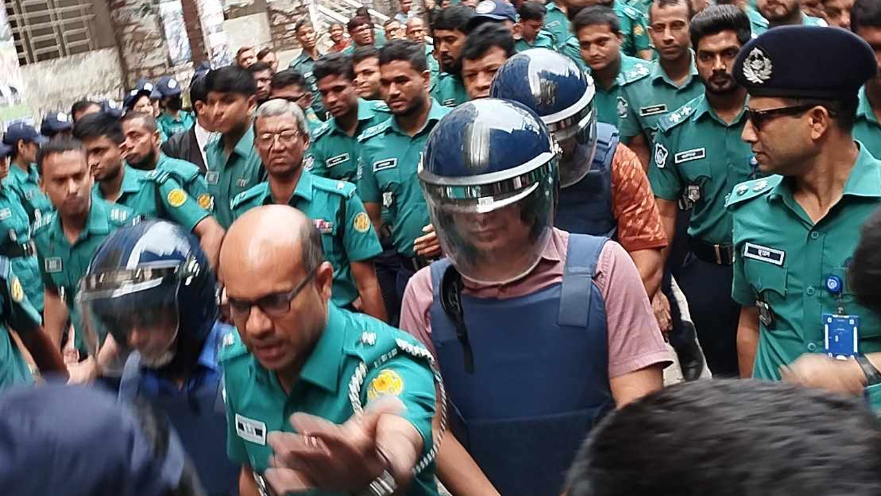 সাবেক আইজিপি শহীদুল হক ৭ দিনের রিমান্ডে